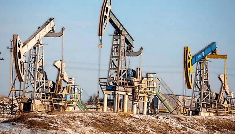 Brent falls about 6%, recording its deepest weekly loss in a year and a half.